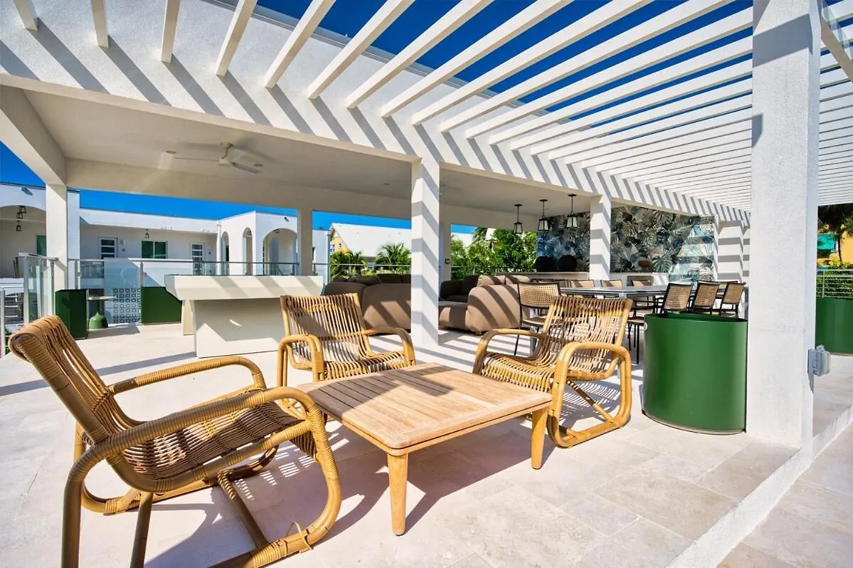 Sunset Point - Your Oasis Retreat West Bay 公寓